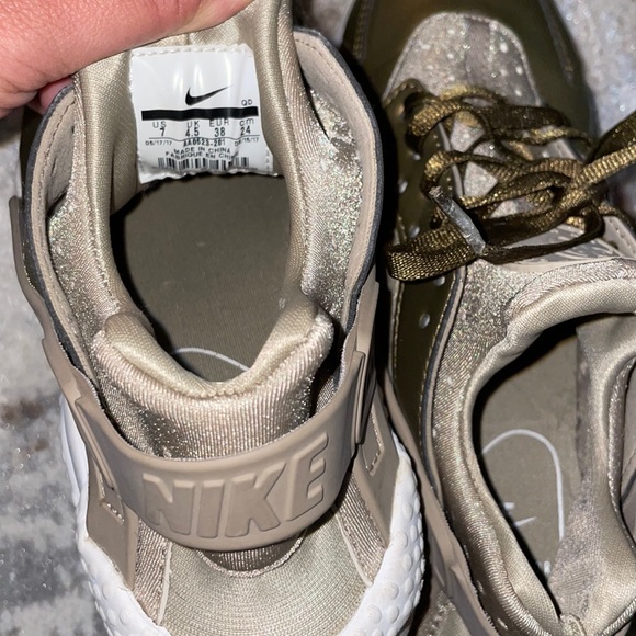 Nike Air Huarache - Picture 2 of 3